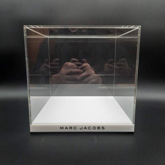 Marc Jacobs Acrylic‎ Display Case White Riser Stand Countertop Retail Fixture - Picture 6 of 7